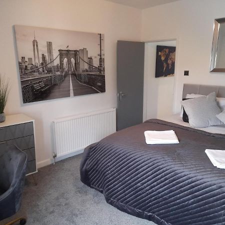 93 Newtown Road Apartment Грейт Малвърн Екстериор снимка