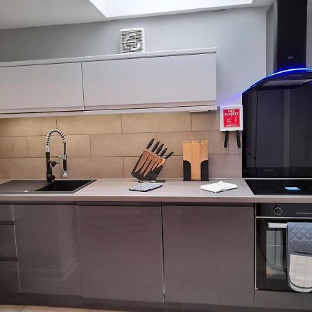 93 Newtown Road Apartment Грейт Малвърн Екстериор снимка