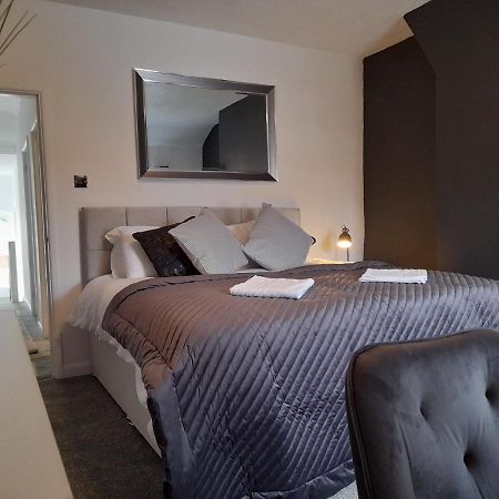 93 Newtown Road Apartment Грейт Малвърн Екстериор снимка