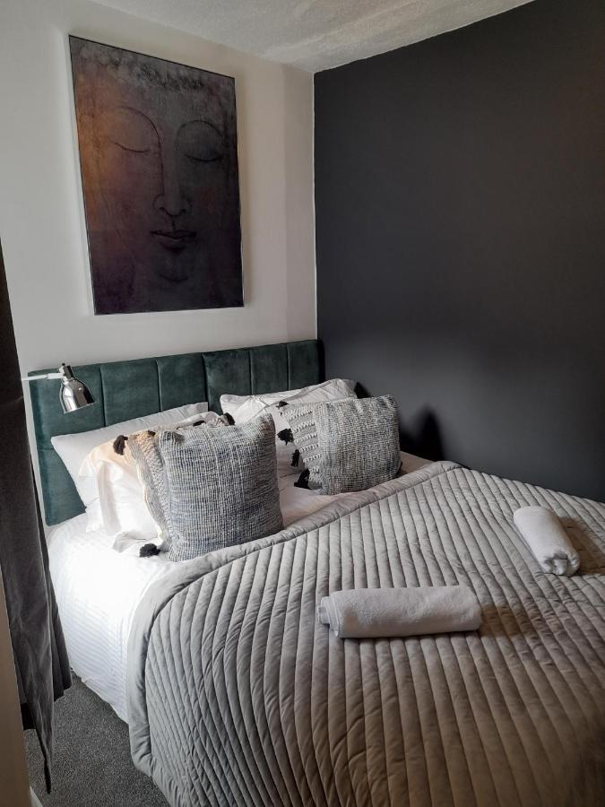 93 Newtown Road Apartment Грейт Малвърн Екстериор снимка