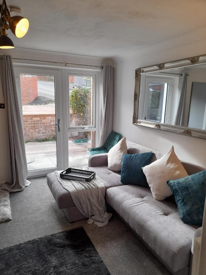 93 Newtown Road Apartment Грейт Малвърн Екстериор снимка