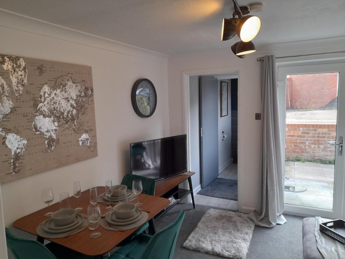 93 Newtown Road Apartment Грейт Малвърн Екстериор снимка