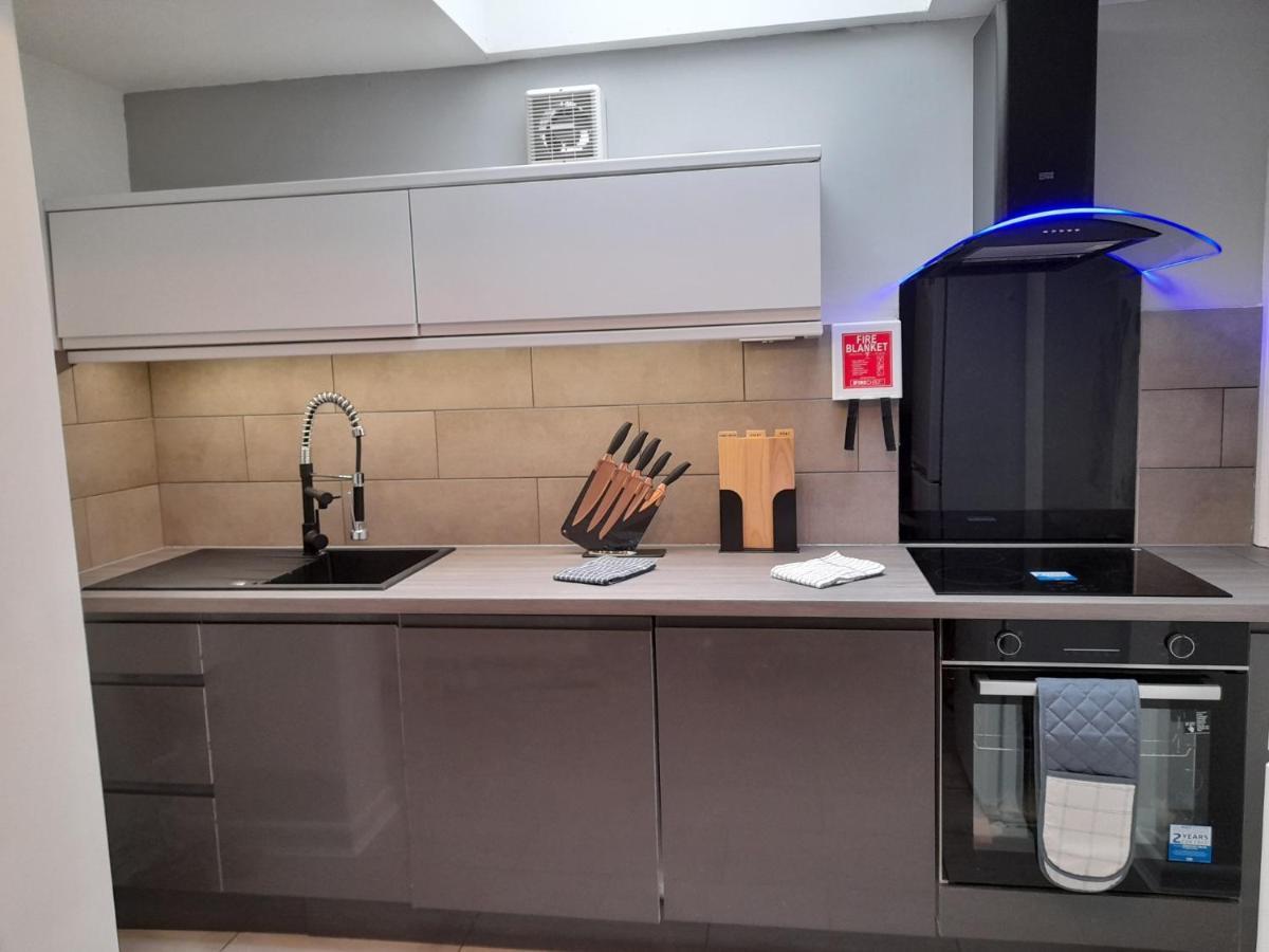 93 Newtown Road Apartment Грейт Малвърн Екстериор снимка
